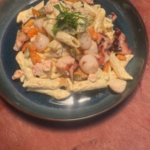 Pasta met zeevruchten en hollandaisesaus