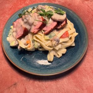 Tagliatelle met varkenshaas en champignonroomsaus