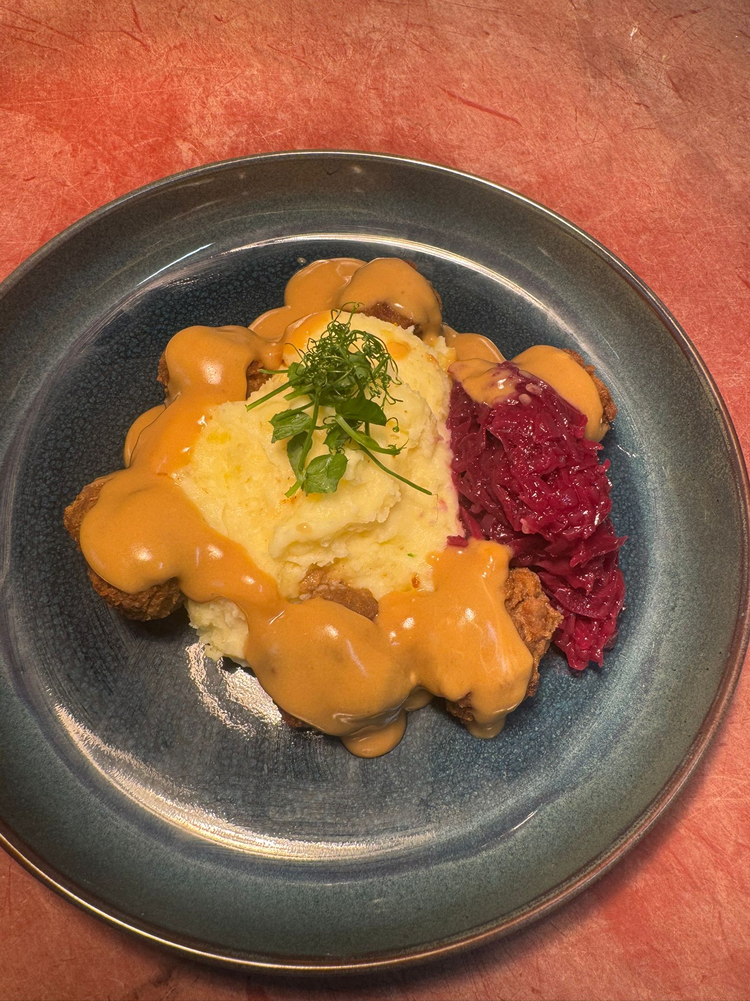 Aardappelpuree met Zweedse gehaktballetjes en rode kool