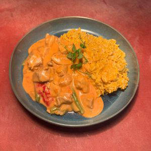 Kip Tandoori met gele rijst.