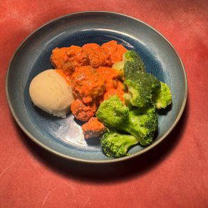 Aardappelpuree met gehaktballetjes in tomatensaus en broccoli